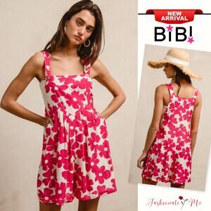 BiBi Floral Print Tuck Detail Adjustable Straps Pockets Short Overalls | Fuchsia
